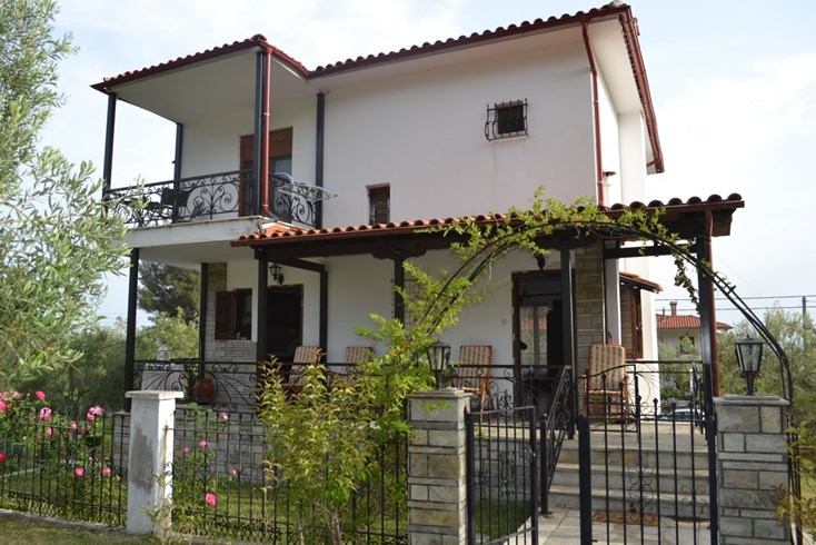 Realty photo 1