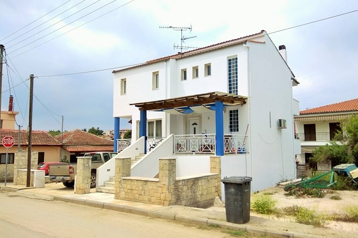 Realty photo 2