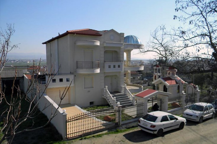 Realty photo 1