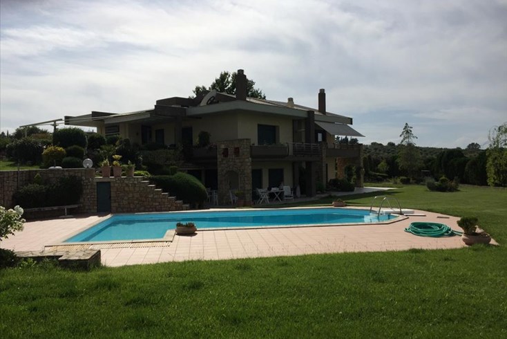 Realty photo 1