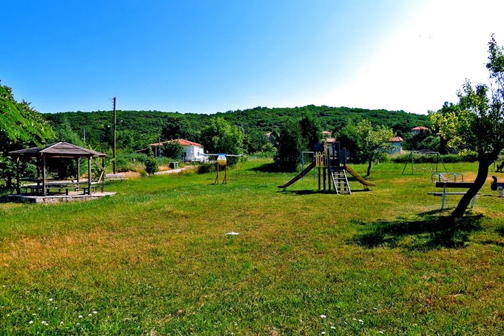 Realty photo 1