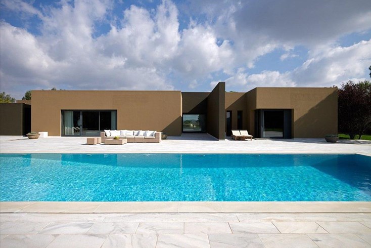 Realty photo 2