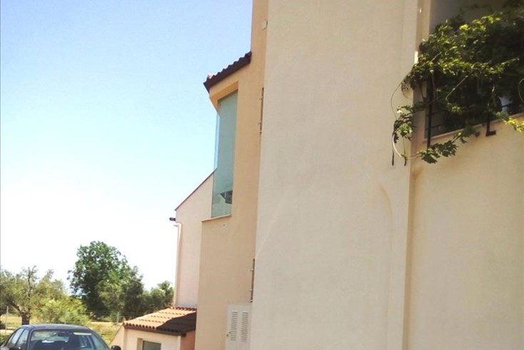 Realty photo 1
