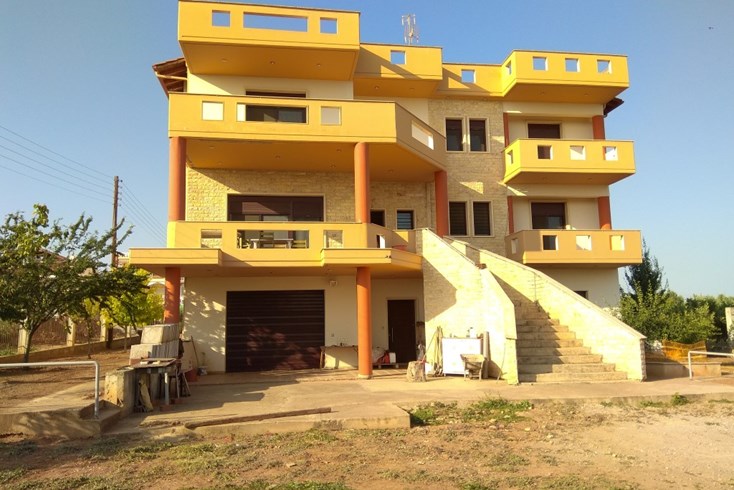 Realty photo 1