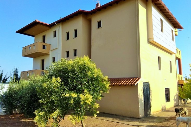 Realty photo 2