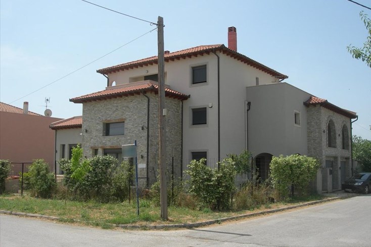 Realty photo 1