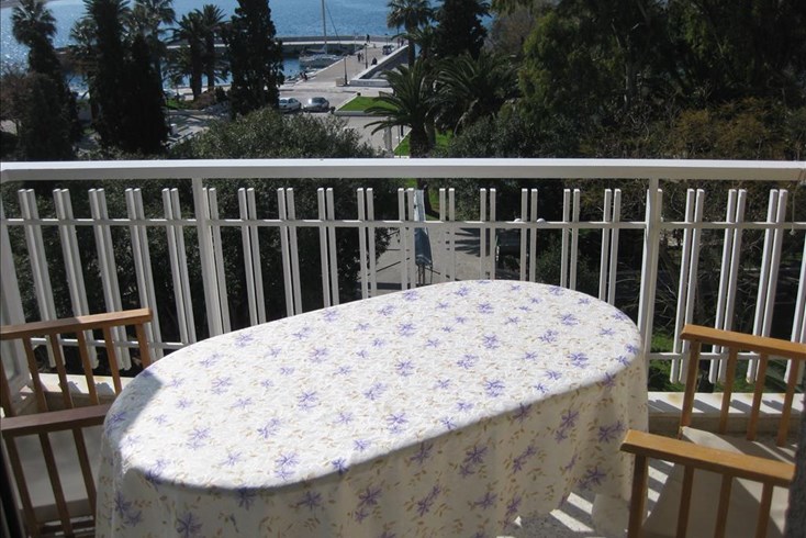 Realty photo 2
