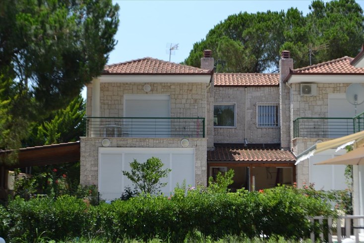 Realty photo 1