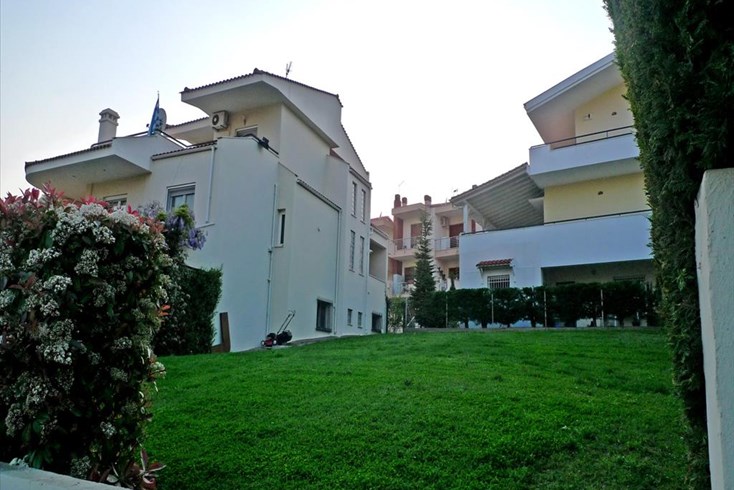 Realty photo 2