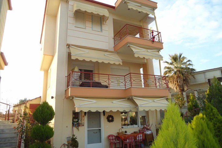Realty photo 3