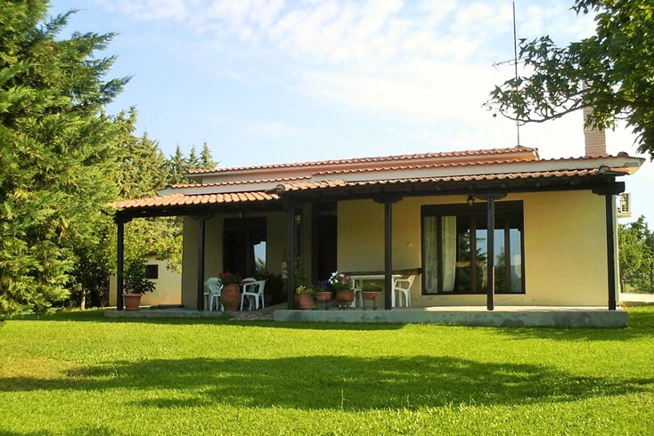 Realty photo 1