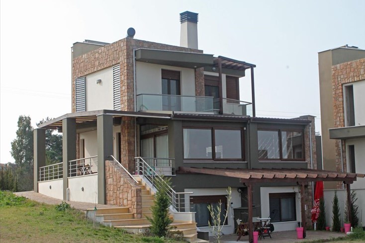 Realty photo 1