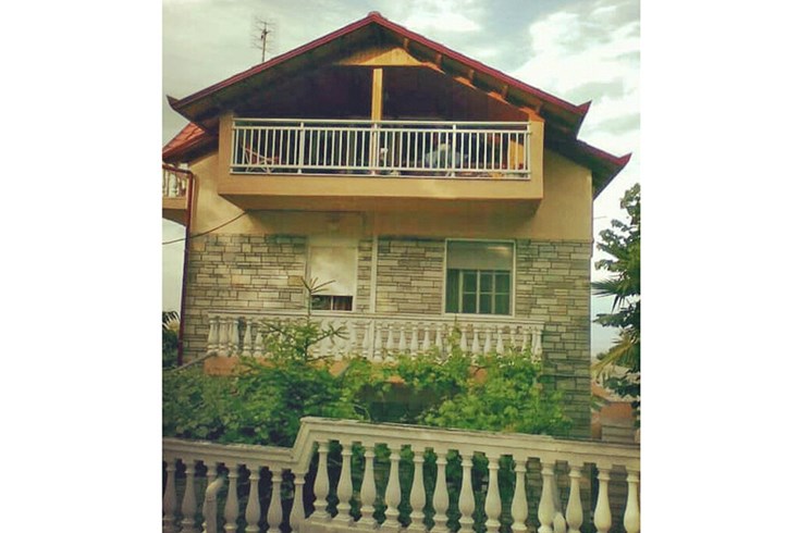 Realty photo 1
