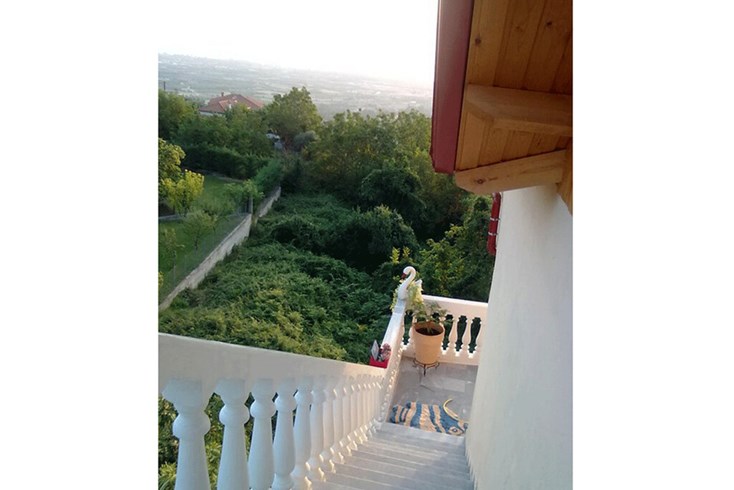 Realty photo 2
