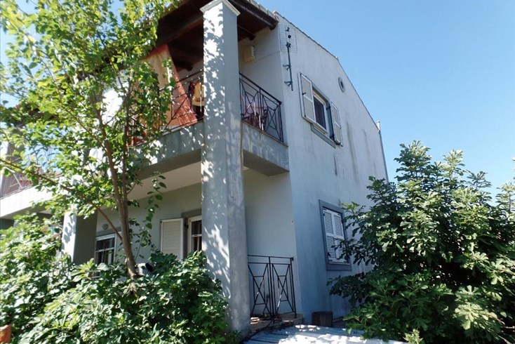Realty photo 2