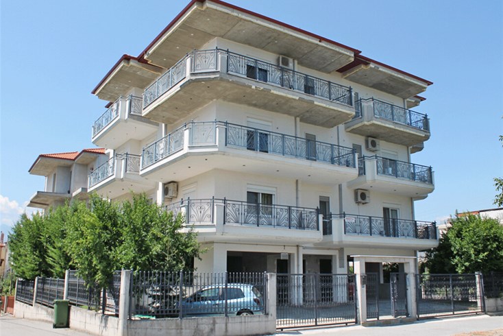 Realty photo 1