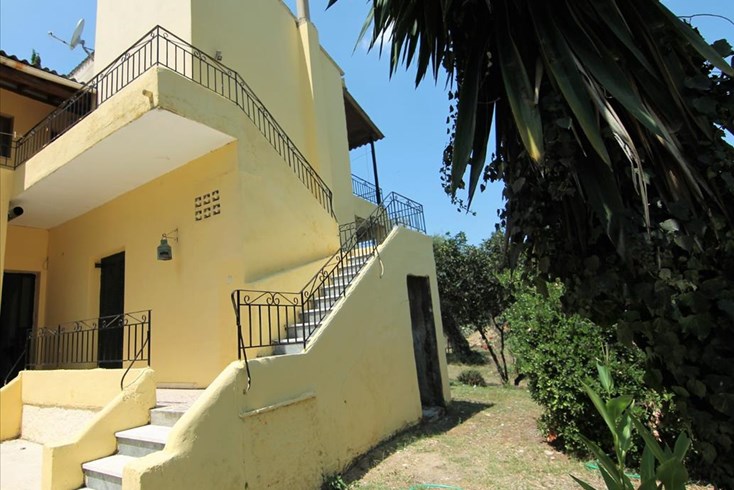 Realty photo 2