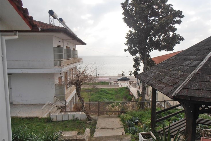 Realty photo 1