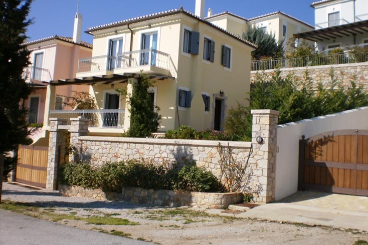 Realty photo 2