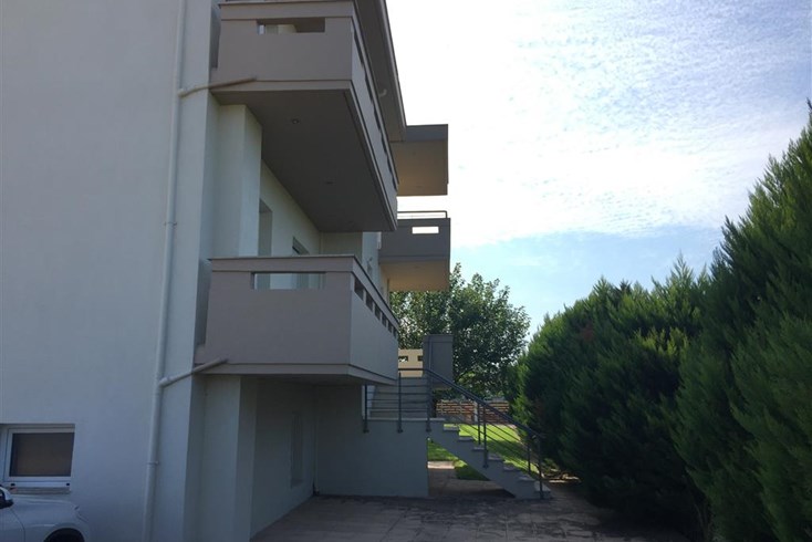 Realty photo 2