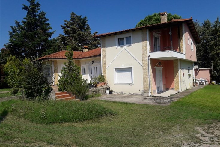 Realty photo 3