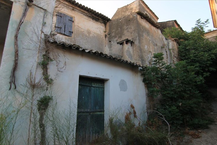 Realty photo 1
