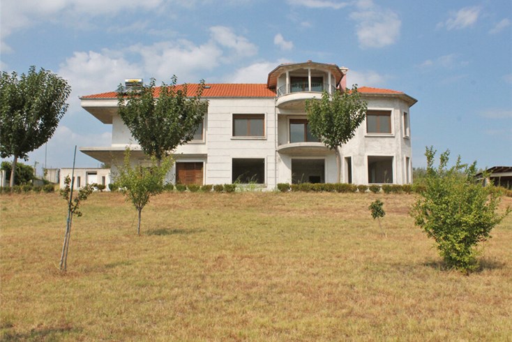 Realty photo 1