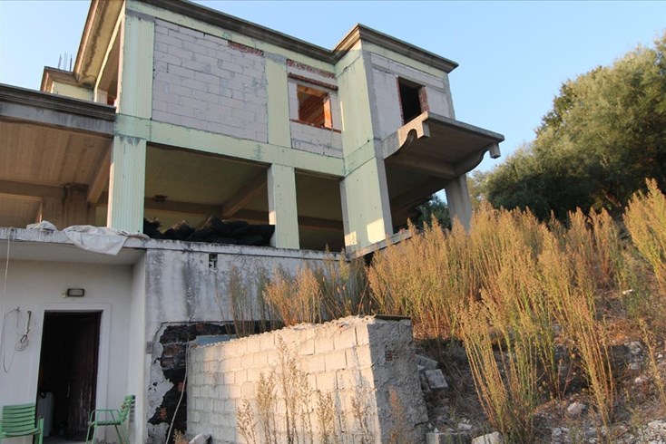 Realty photo 1