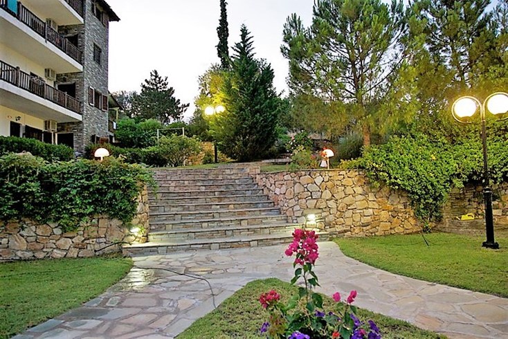 Realty photo 2