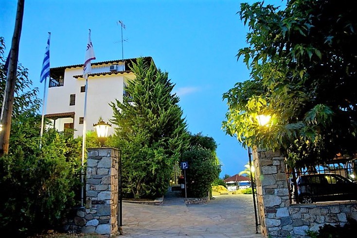 Realty photo 1
