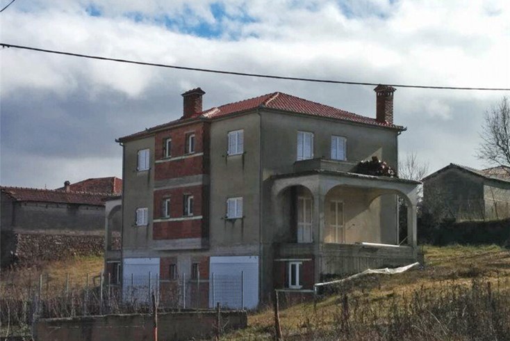 Realty photo 1