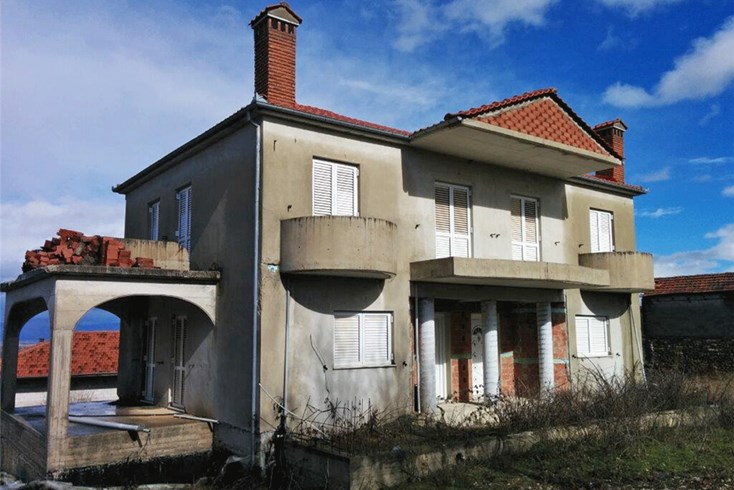 Realty photo 2