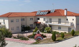 Business 1600 m² dans la banlieue de Thessalonique
