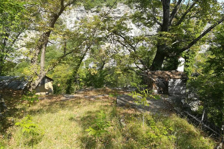 Realty photo 3