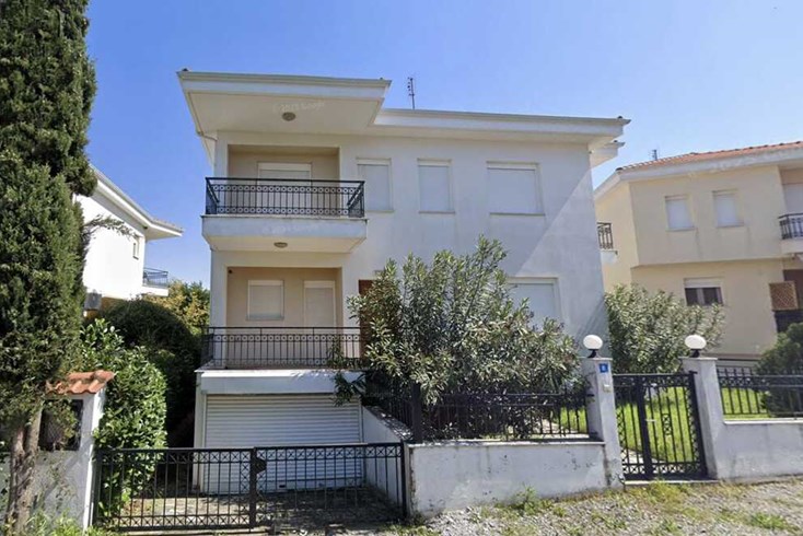 Realty photo 1