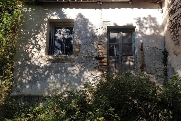 Realty photo 1