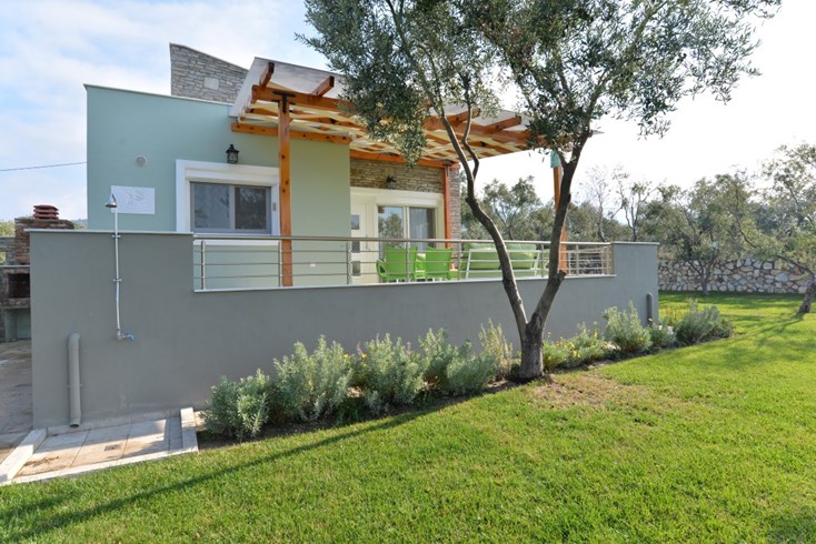 Realty photo 1