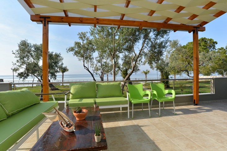 Realty photo 2
