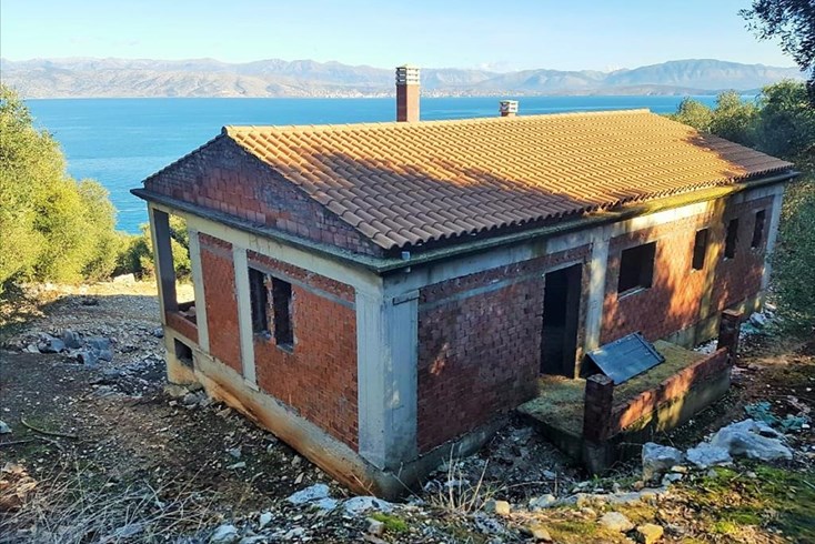 Realty photo 1