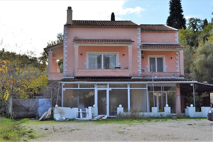 Realty photo 1