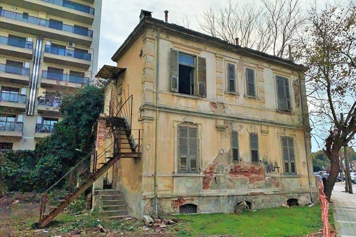 Realty photo 3