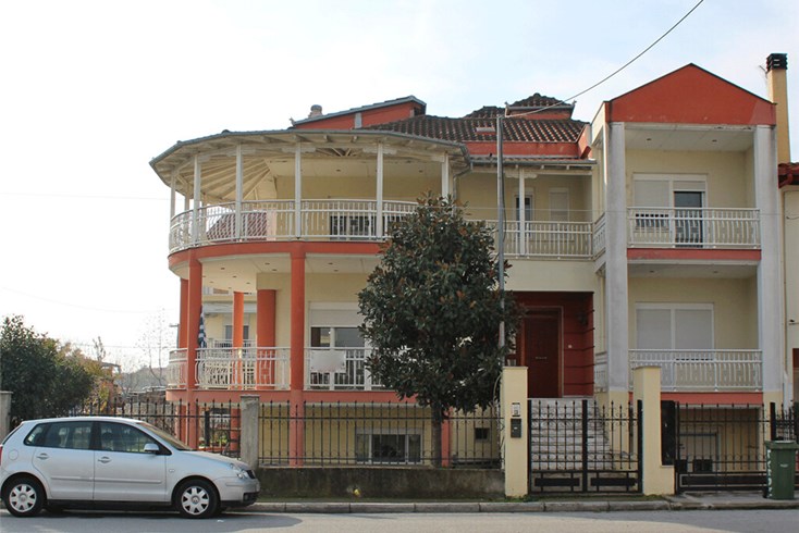 Realty photo 1