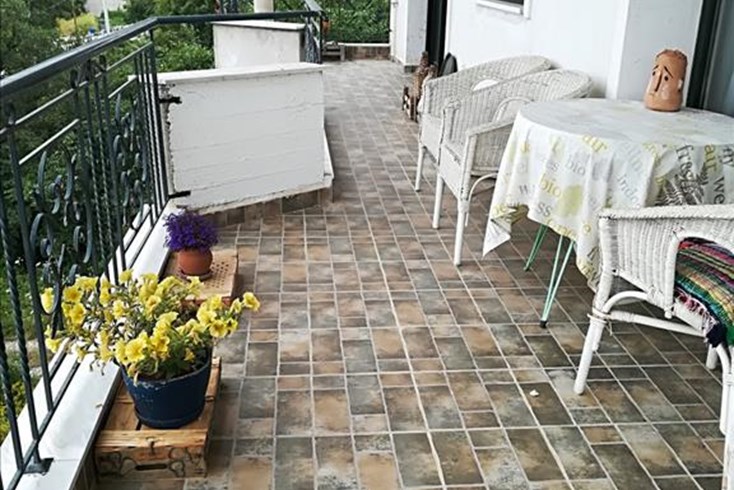 Realty photo 2