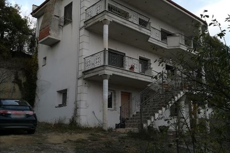 Realty photo 3