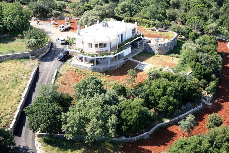 Realty photo 1