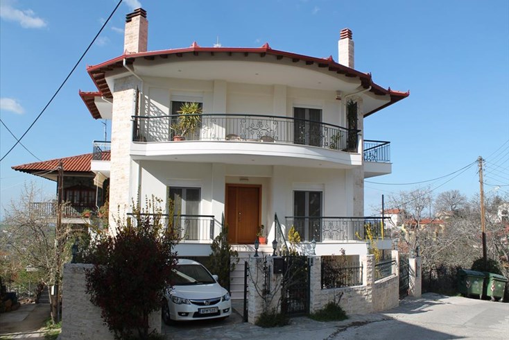 Realty photo 1