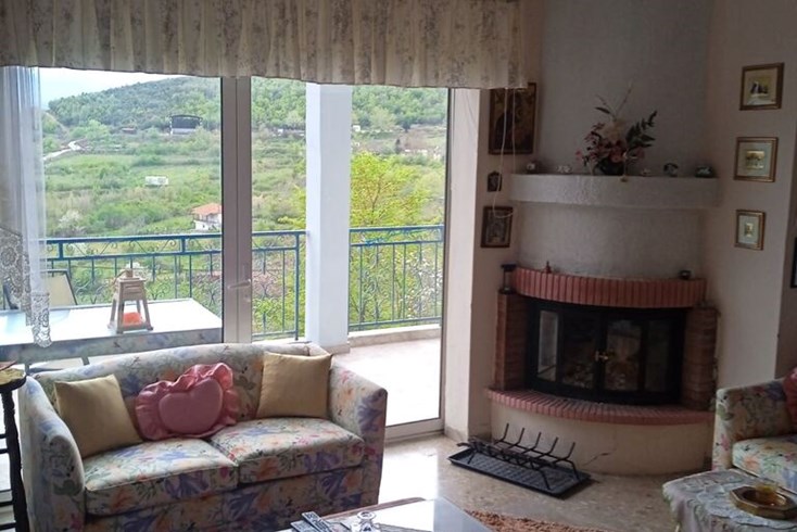 Realty photo 1