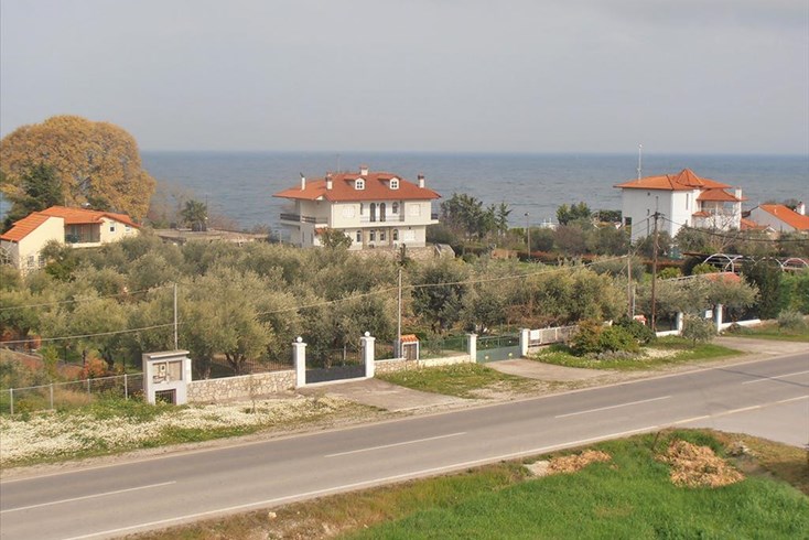 Realty photo 2