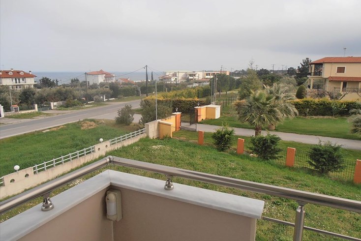 Realty photo 1