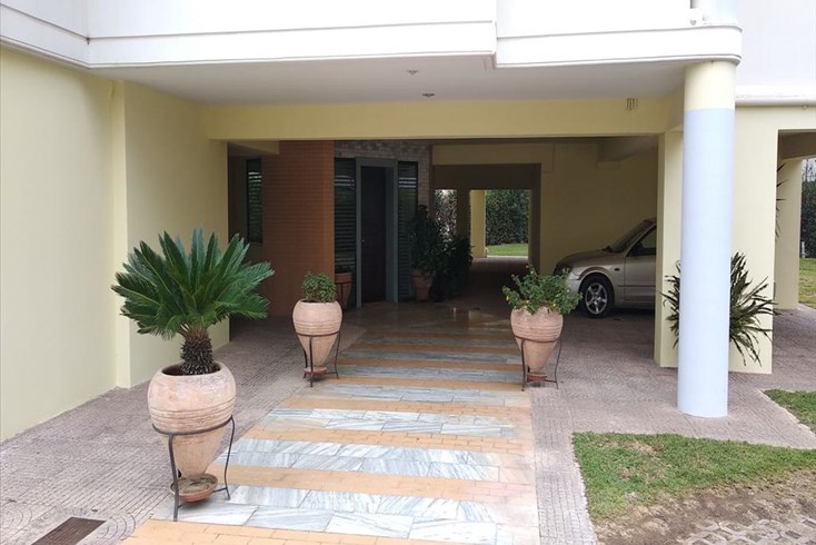 Realty photo 1